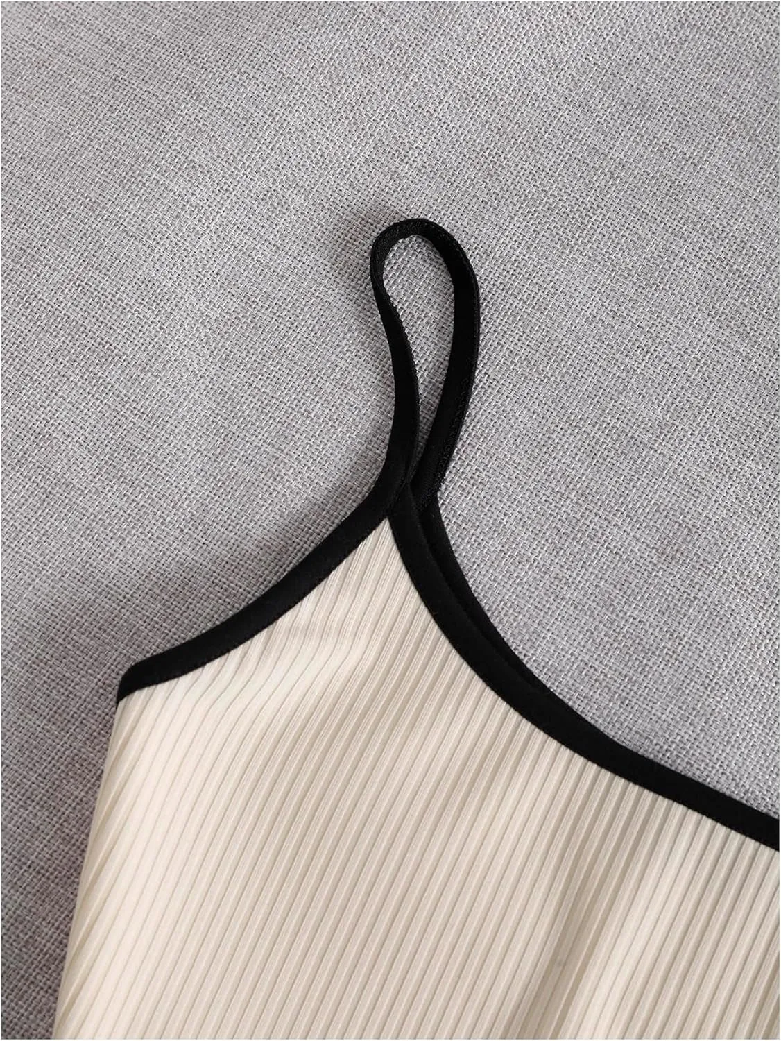 SweatyRocks Women's Crop Camisole Tops Slim Fit Contrast Binding Sleeveless Summer Top
